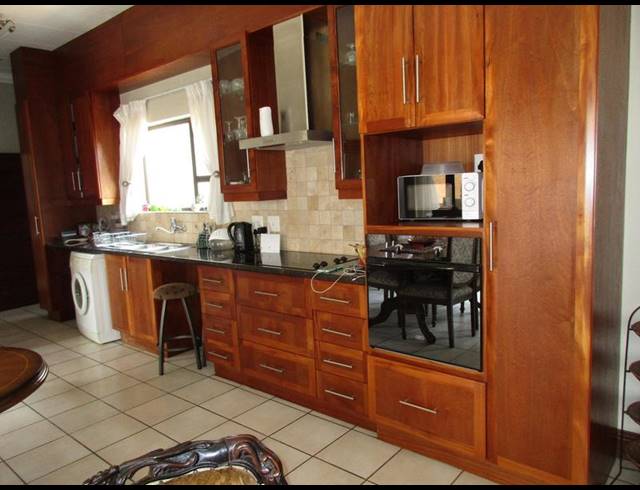 2 BEDROOM TOWNHOUSE FOR SALE IN RETIRE AT MIDSTREAM